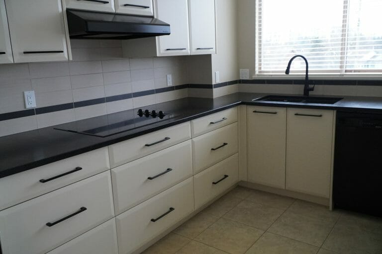 Kitchen cabinet